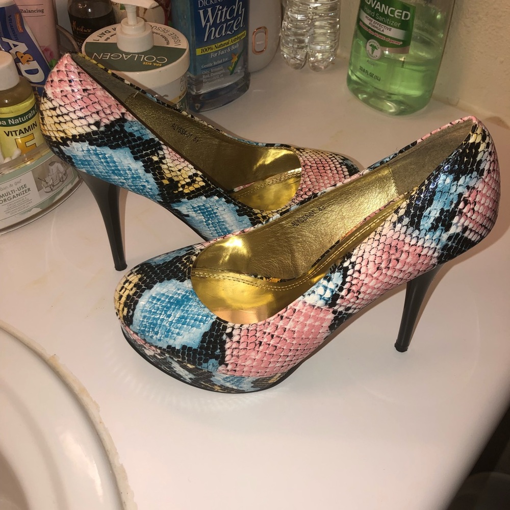 Snakeskin Pumps!